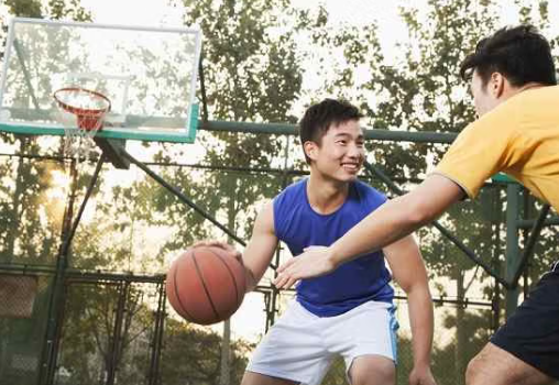 Manfaat Kesehatan Rutin Bermain Bola Basket Setiap Minggu